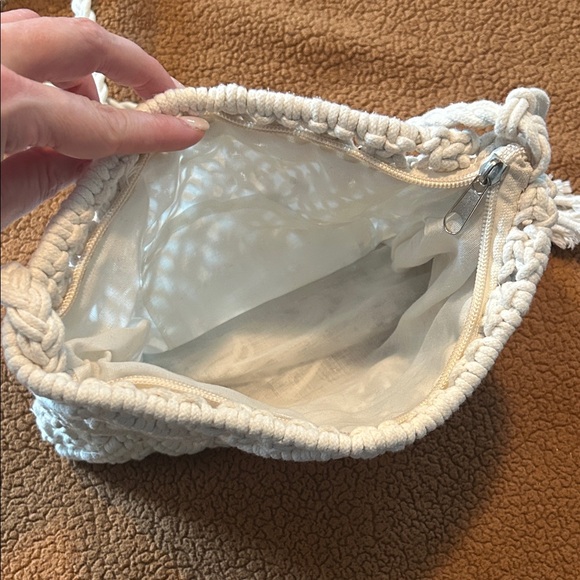 Elegant White Macrame Shoulder Bag - Picture 5 of 10
